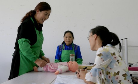 连云港赣榆区103名妇女参加育婴师职业资格考试