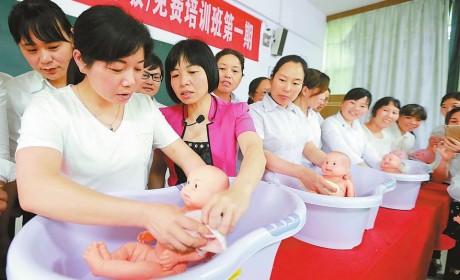 “龙山月嫂”培训助力妇女就业龙山街道举行2018年第一期育婴员培训