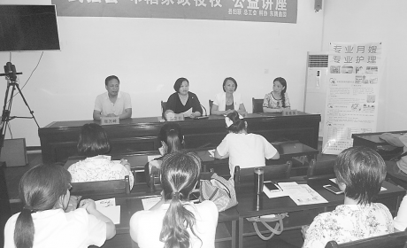 武强县首期“巾帼家政夜校”在县总工会培训中心开课