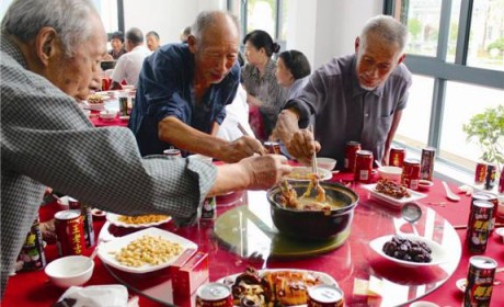 杭州计划打造60家示范型居家养老服务中心