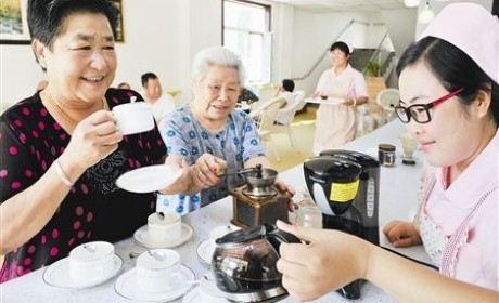 完善养老服务体系 杭州今年要为老人办好十件大