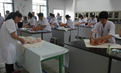 衢州职业技术学院办月嫂节 聚焦母婴护理行业发展